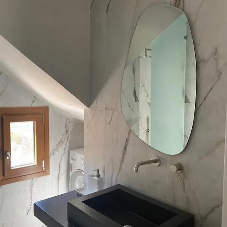 Holiday home Theros House *