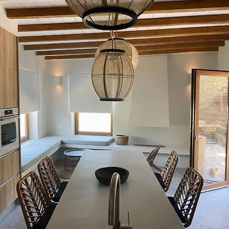 Holiday home Theros House *