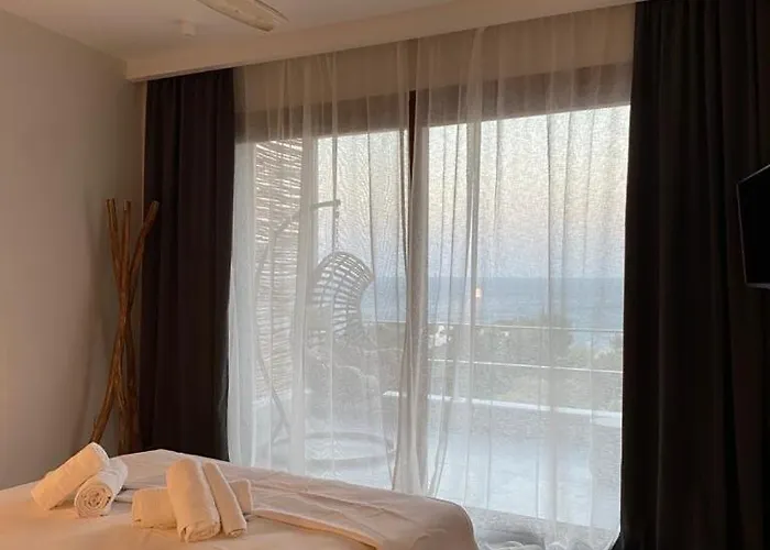 Theros House * Lichnaftia